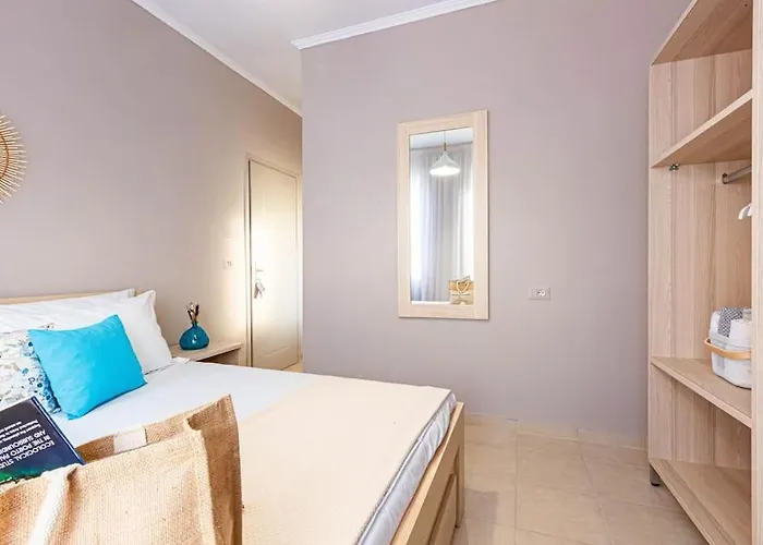 31 - Central, Access Apartament Himara